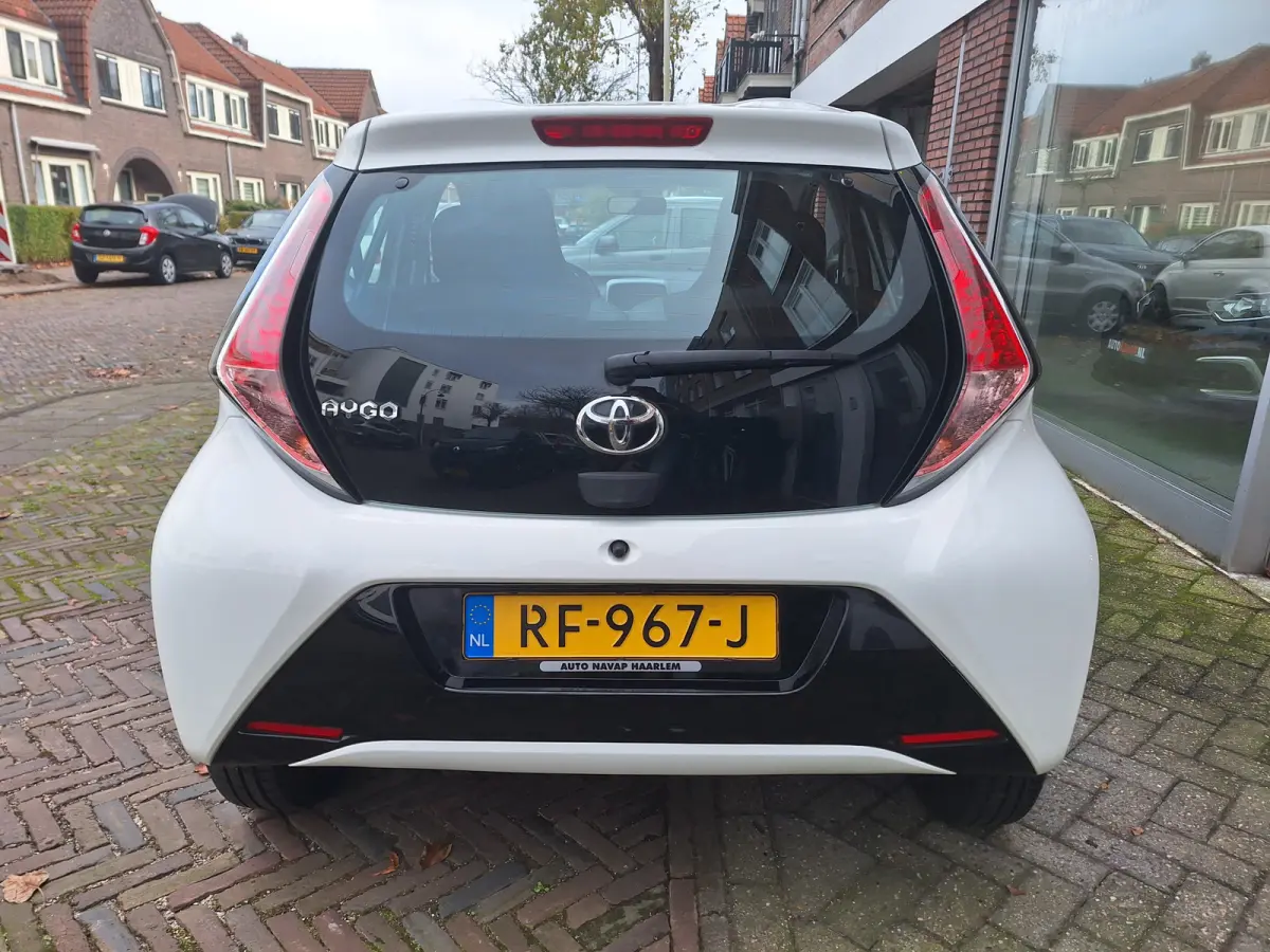 1.0 VVT-i X-Play 5Drs /Camera/Navi/Led/Airco/Garantie