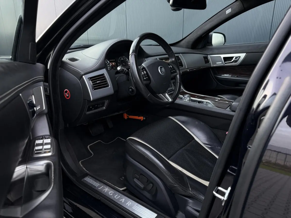 5.0 V8 385PK Portfolio Nieuw Model - Leder - Alcantara Hemel