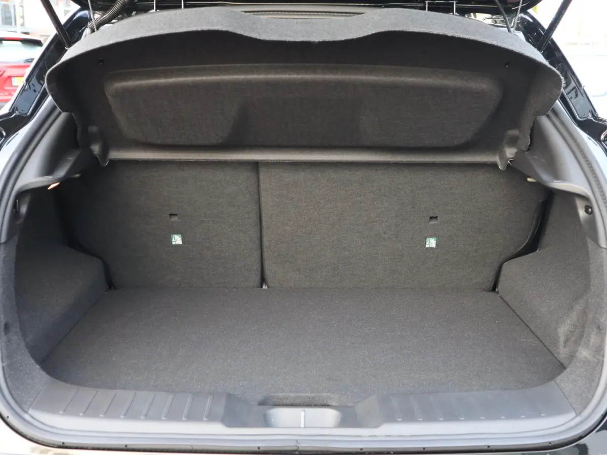 1.6 Hybrid Tekna | €3000,- Voorraad Korting !!! | Cold Pack | Sound Pack |
