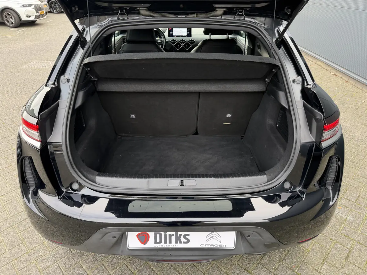 100pk Opera (Camera - Leder - LED Matrix - Parkeersensoren V+A - Automatische Airco - Apple Carplay - Navigatie - Head up)