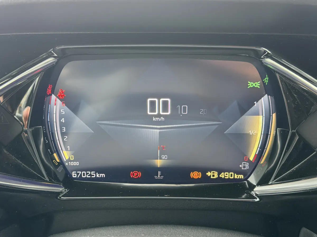 100pk Opera (Camera - Leder - LED Matrix - Parkeersensoren V+A - Automatische Airco - Apple Carplay - Navigatie - Head up)