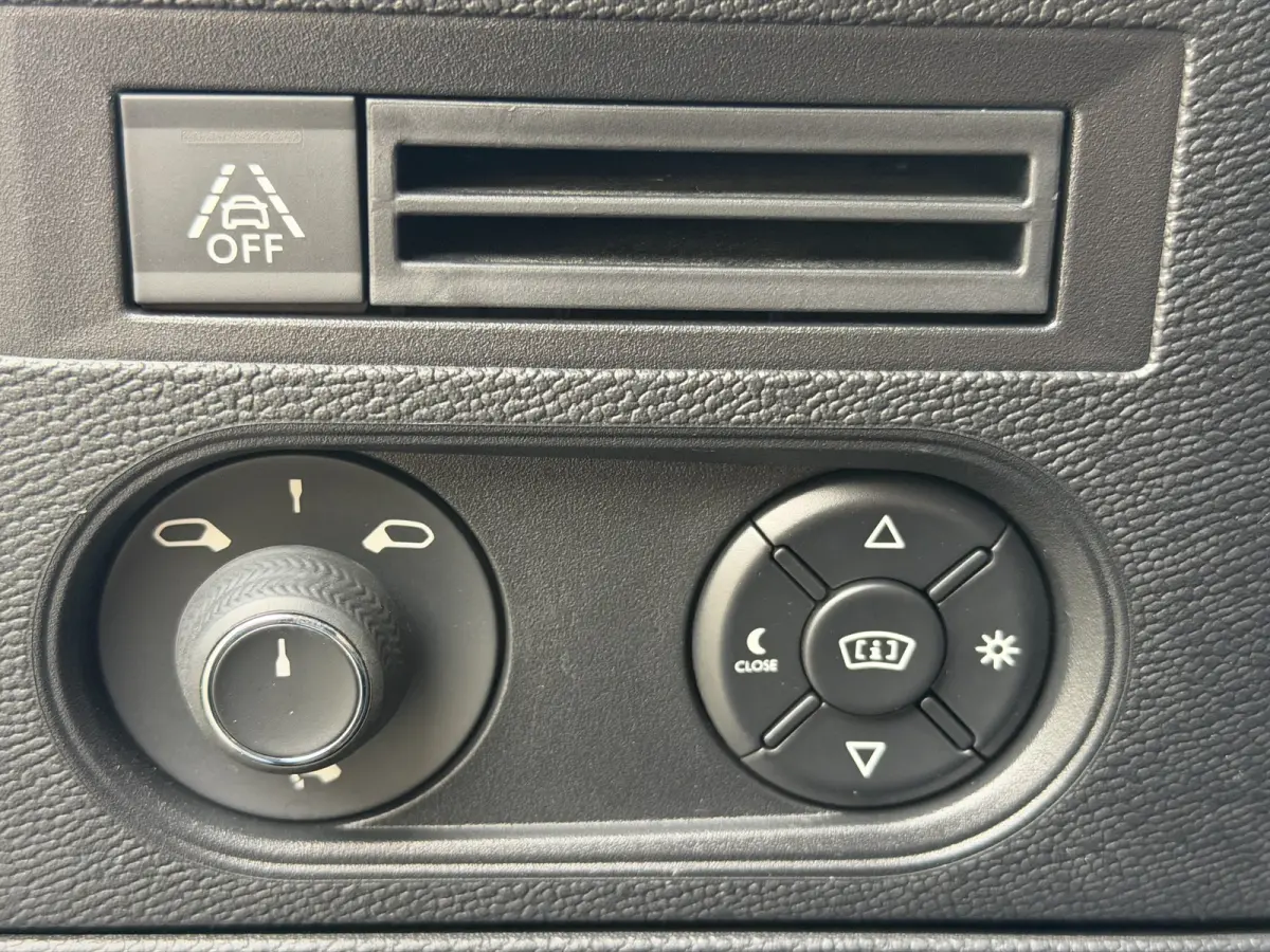 100pk Opera (Camera - Leder - LED Matrix - Parkeersensoren V+A - Automatische Airco - Apple Carplay - Navigatie - Head up)