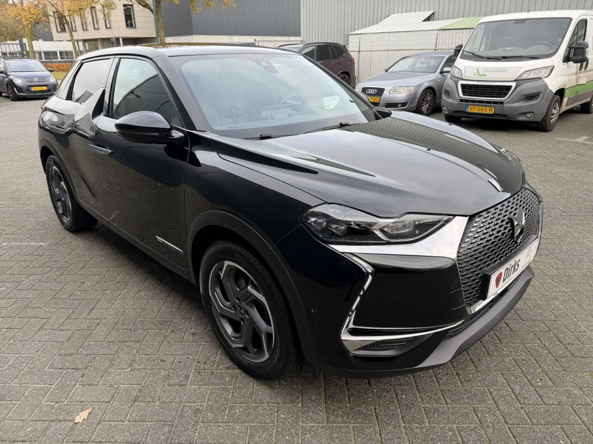 100pk Opera (Camera - Leder - LED Matrix - Parkeersensoren V+A - Automatische Airco - Apple Carplay - Navigatie - Head up)