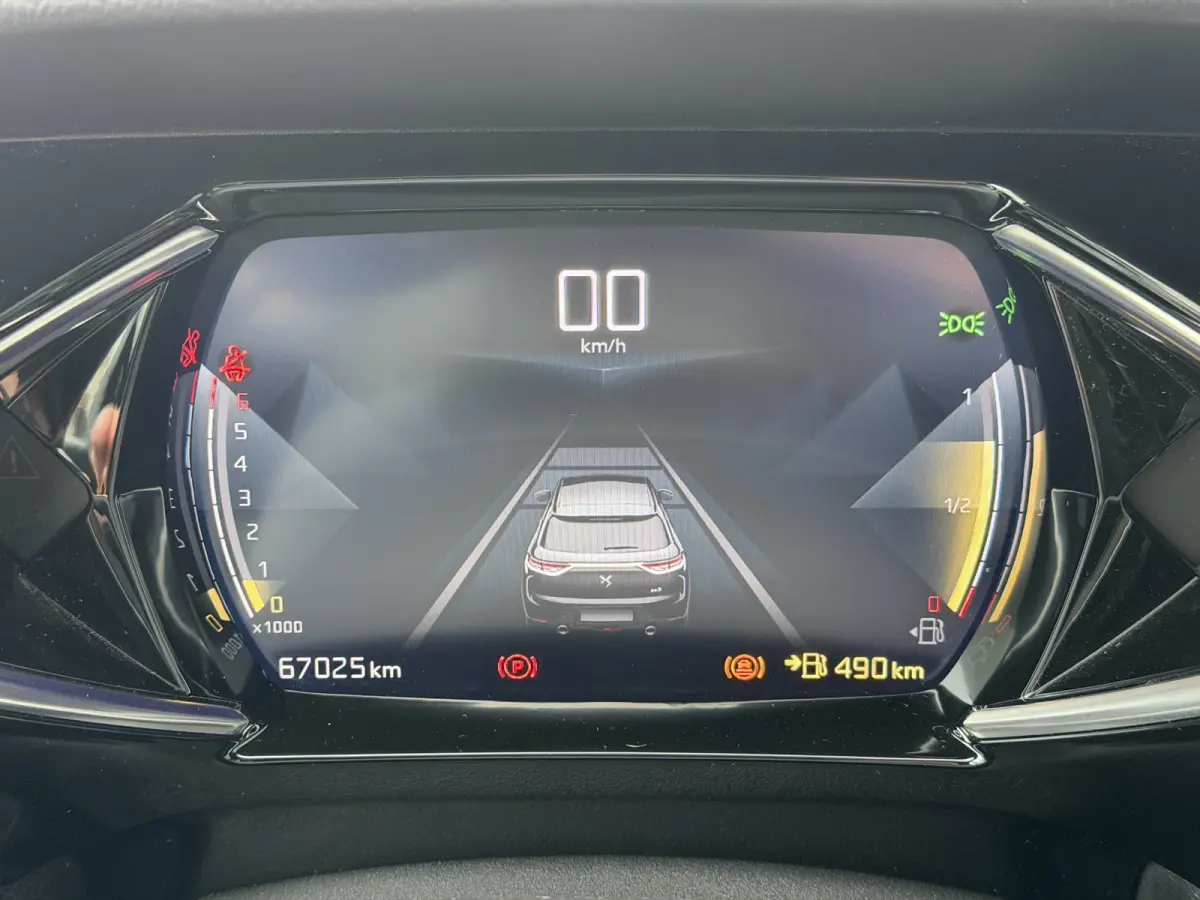 100pk Opera (Camera - Leder - LED Matrix - Parkeersensoren V+A - Automatische Airco - Apple Carplay - Navigatie - Head up)
