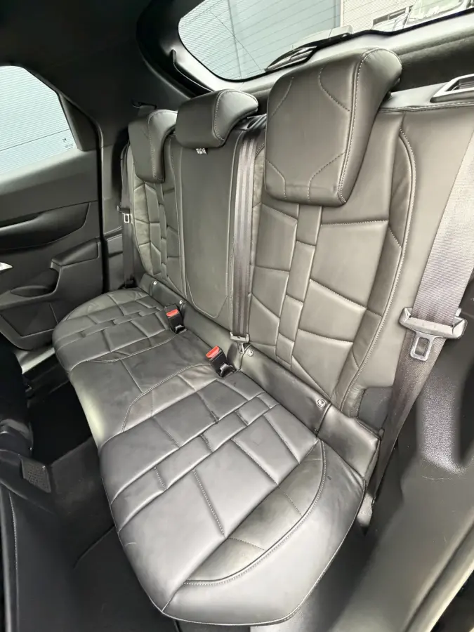 100pk Opera (Camera - Leder - LED Matrix - Parkeersensoren V+A - Automatische Airco - Apple Carplay - Navigatie - Head up)