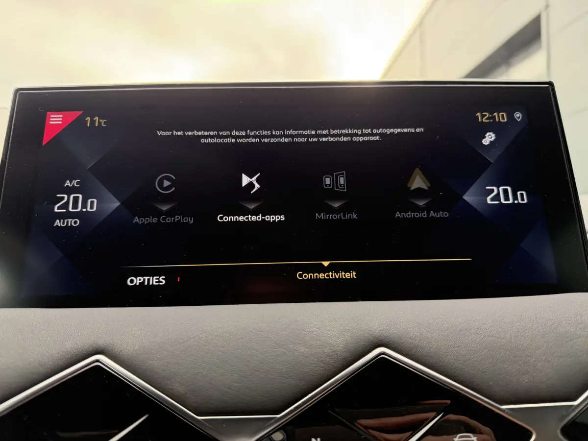 100pk Opera (Camera - Leder - LED Matrix - Parkeersensoren V+A - Automatische Airco - Apple Carplay - Navigatie - Head up)