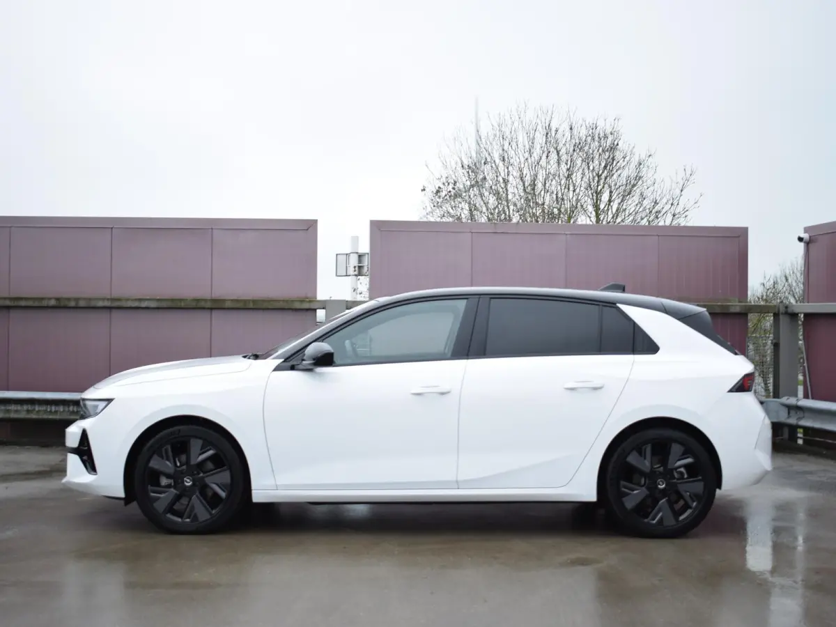 54 kWh GS | NAVI | 18" LICHTMETALEN VELGEN | AGR COMFORTSTOEL | STOELVERWARMING | PARKEERSENSOREN MET CAMERA | 15 KM