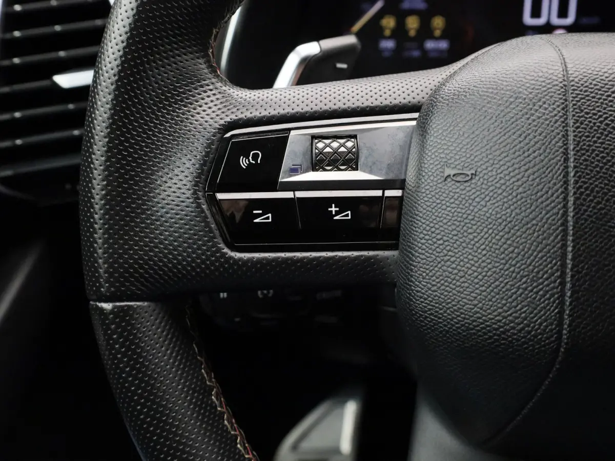 1.2 PureTech 130 PK Automaat Performance Line | CAMERA | CARPLAY