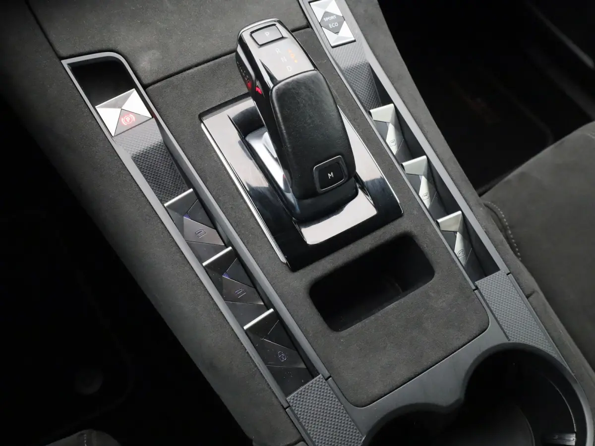 1.2 PureTech 130 PK Automaat Performance Line | CAMERA | CARPLAY