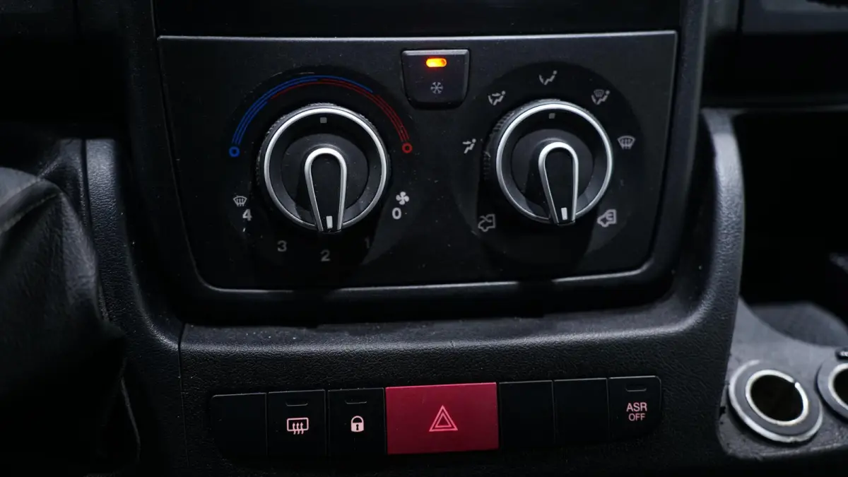 2.0 BlueHDI 130 pk L2H2 Premium Airco Cruise Control, Laadruimte Pakket, Multistuur, 3-Zits