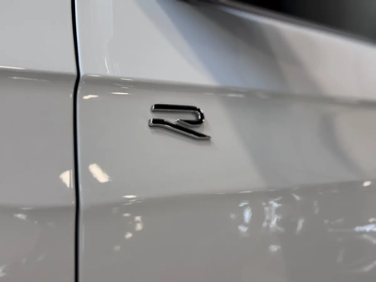 1.5 TSI R-Line DSG | IQ LED | CAMERA | TREKHAAK | NIEUWSTAAT!