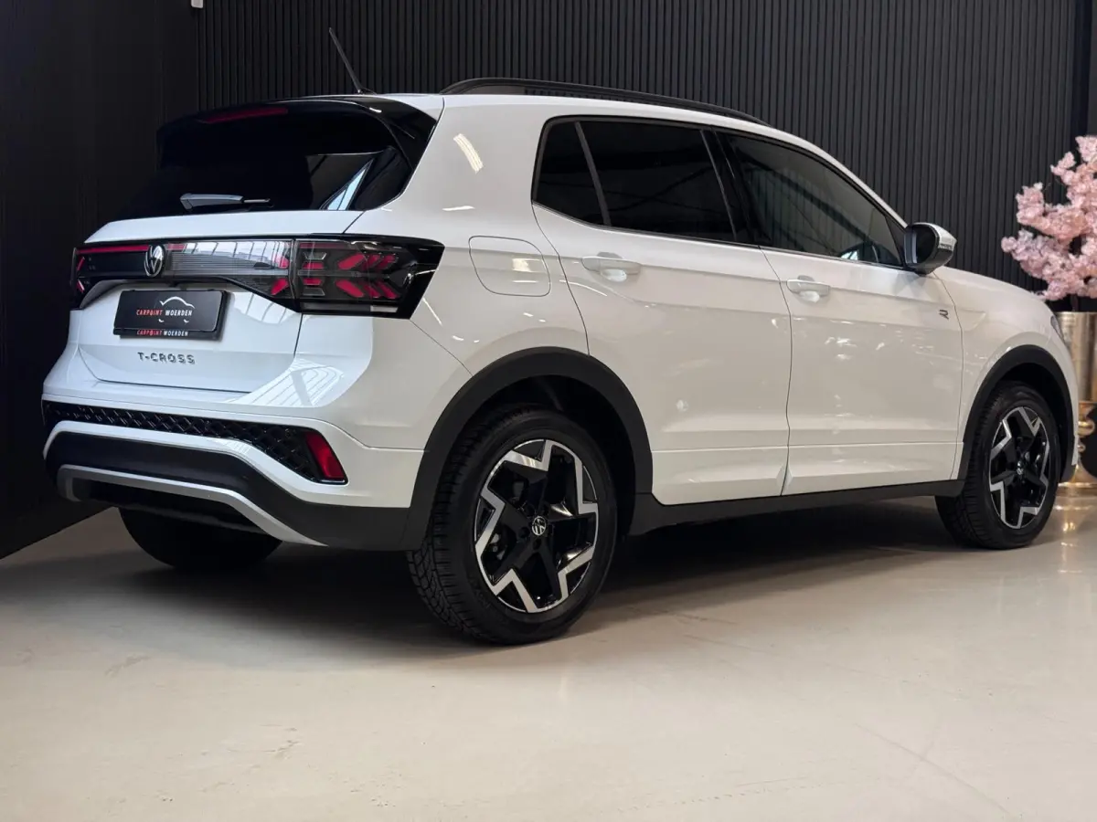 1.5 TSI R-Line DSG | IQ LED | CAMERA | TREKHAAK | NIEUWSTAAT!