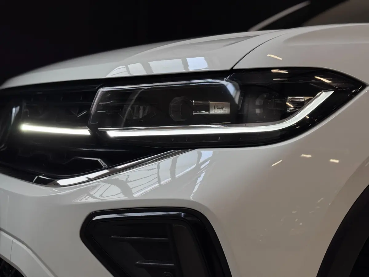 1.5 TSI R-Line DSG | IQ LED | CAMERA | TREKHAAK | NIEUWSTAAT!