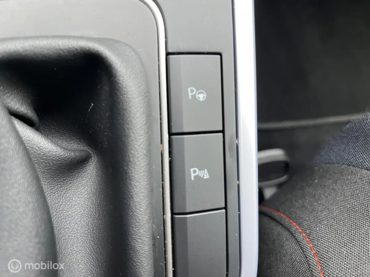 1.0 EcoTSI FR DSG LED*CAMERA*CRUISE*NAVI*PDC*