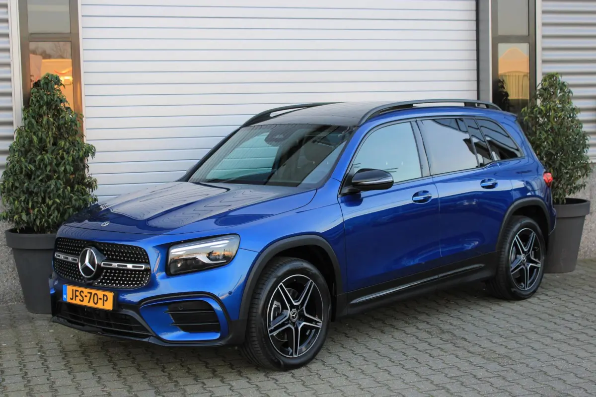 180 AMG 7 Persoons Facelift | Pano | Trekhaak | Multibeam LED | Keyless | Stoelverwarming | Spectraalblauw