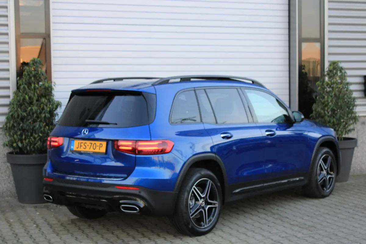 180 AMG 7 Persoons Facelift | Pano | Trekhaak | Multibeam LED | Keyless | Stoelverwarming | Spectraalblauw