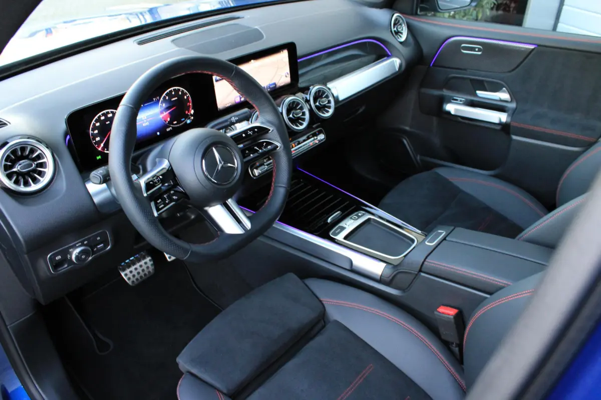 180 AMG 7 Persoons Facelift | Pano | Trekhaak | Multibeam LED | Keyless | Stoelverwarming | Spectraalblauw