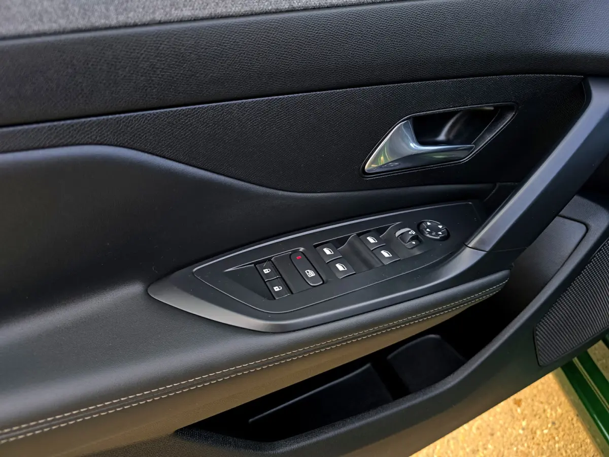 1.2 PureTech Allure Pack Business - 130 Pk - Euro 6 - ParkeerCamera - Navi - ACC - Climate Control