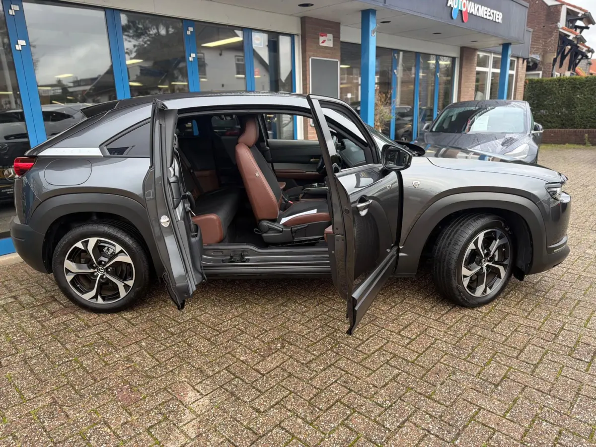 E-SkyActiv R-EV 170 Advantage 2025 AUT NAVI NAP