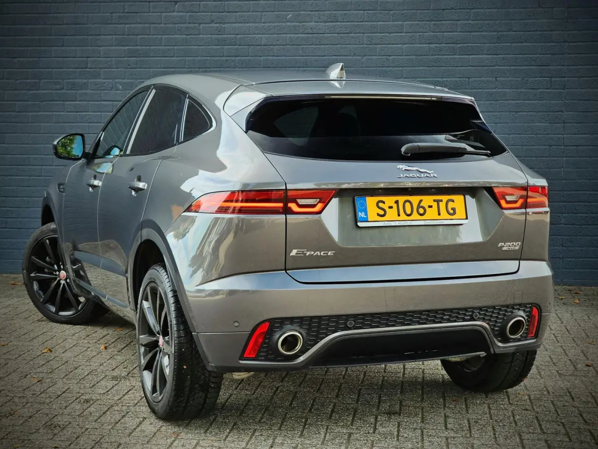 2.0 P200 AWD R-DYNAMIC S / LED / LEDER / NAVI / CAMERA