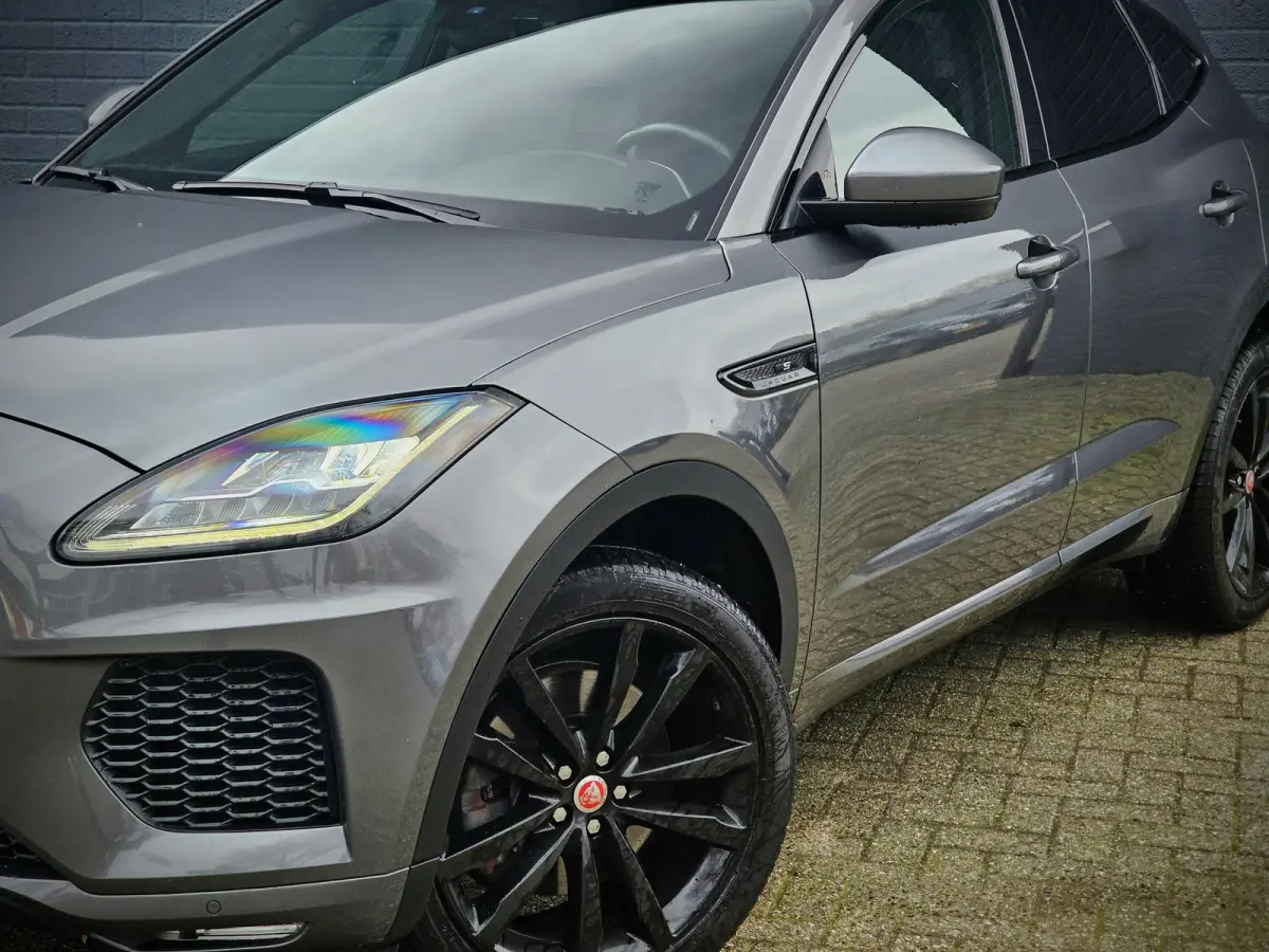 2.0 P200 AWD R-DYNAMIC S / LED / LEDER / NAVI / CAMERA