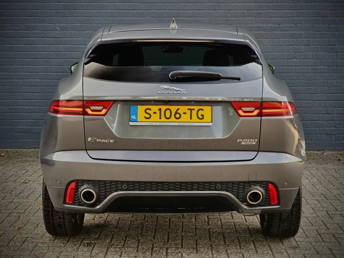 2.0 P200 AWD R-DYNAMIC S / LED / LEDER / NAVI / CAMERA