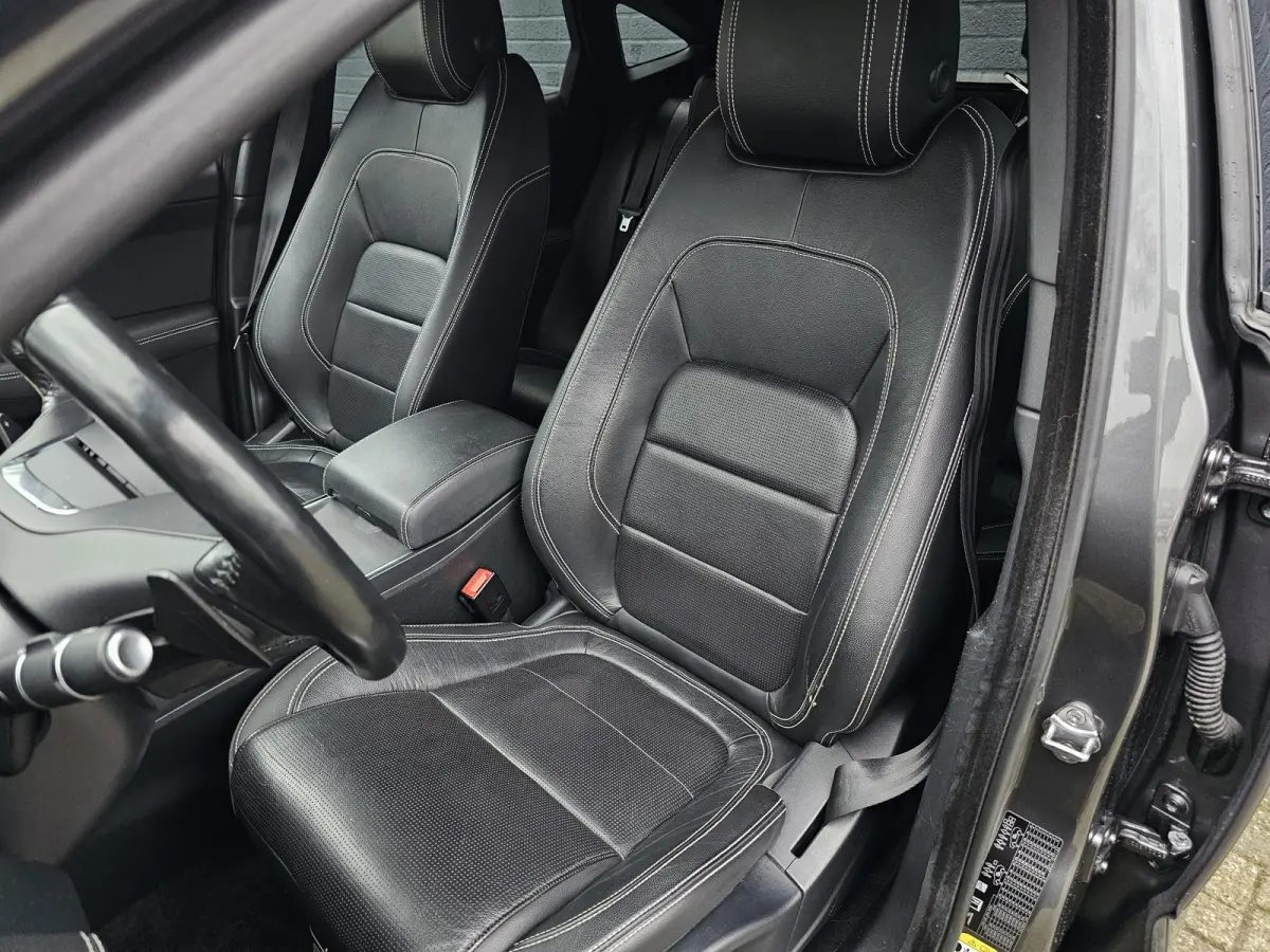 2.0 P200 AWD R-DYNAMIC S / LED / LEDER / NAVI / CAMERA