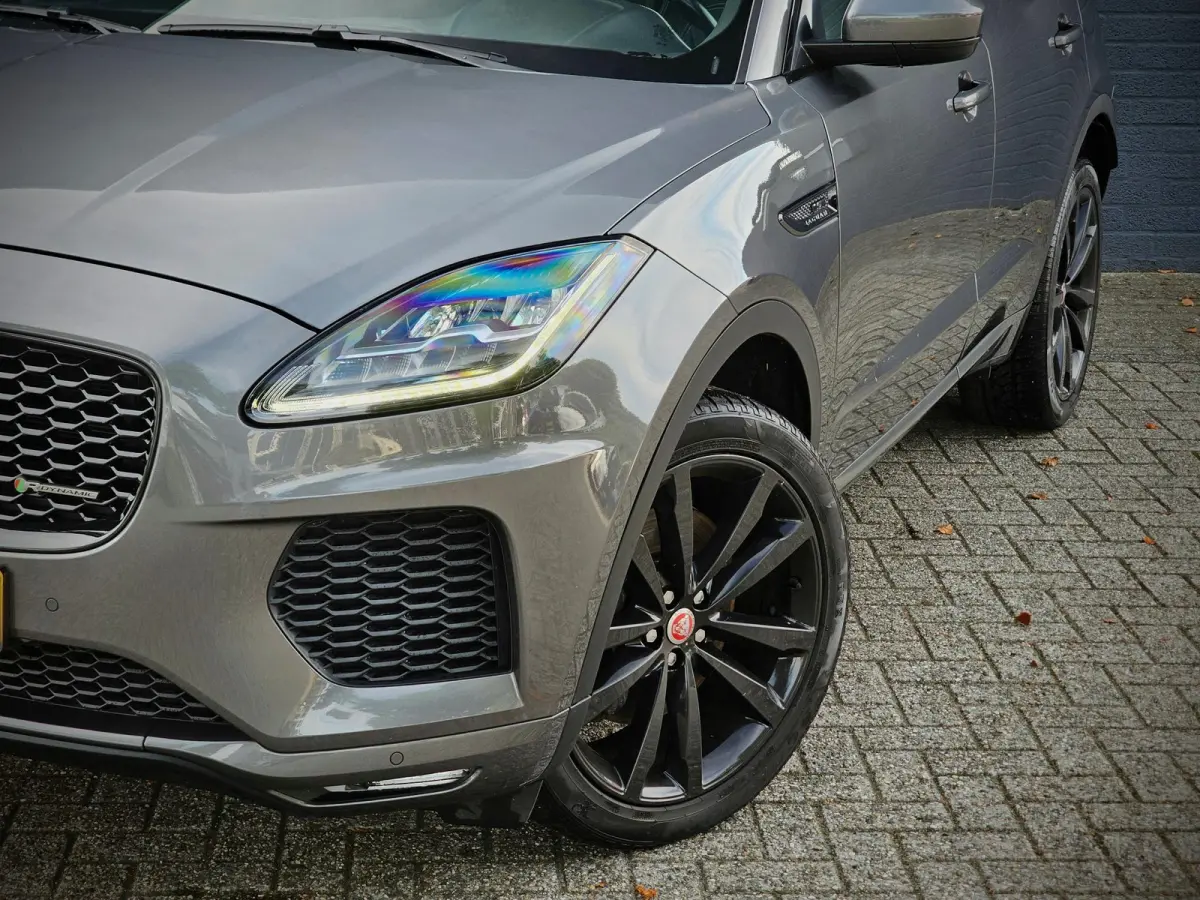 2.0 P200 AWD R-DYNAMIC S / LED / LEDER / NAVI / CAMERA