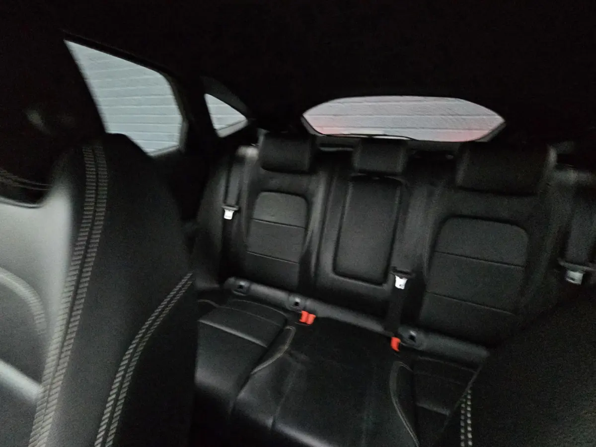 2.0 P200 AWD R-DYNAMIC S / LED / LEDER / NAVI / CAMERA
