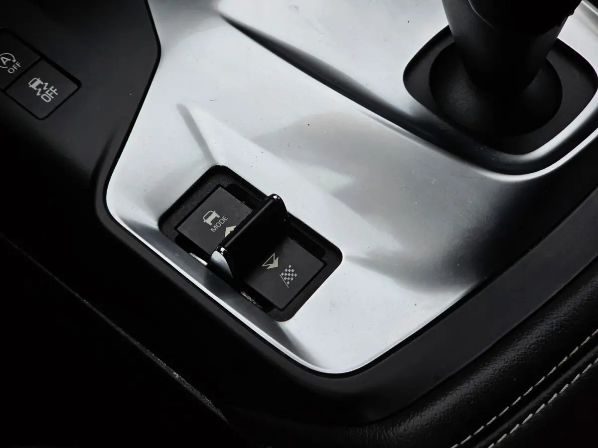 2.0 P200 AWD R-DYNAMIC S / LED / LEDER / NAVI / CAMERA