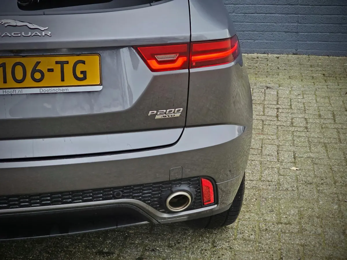 2.0 P200 AWD R-DYNAMIC S / LED / LEDER / NAVI / CAMERA