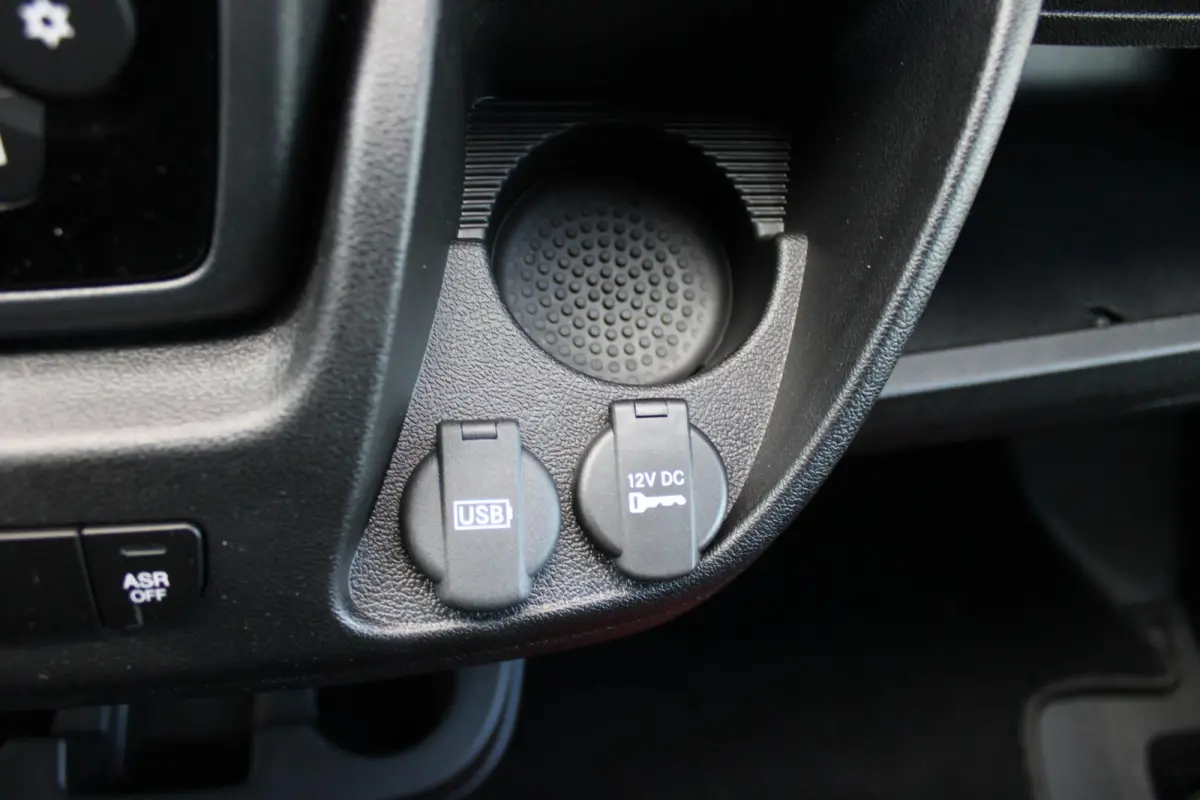 2.2 BlueHDi 120PK L2H2 3.0t 3-ZITS | APPLE CARPLAY/ANDROID AUTO | PARK SENSOREN | CRUISE | AIRCO | TREKHAAK | ALL SEASON BANDEN |