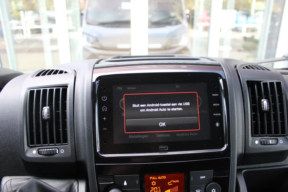 2.2 BlueHDi 120PK L2H2 3.0t 3-ZITS | APPLE CARPLAY/ANDROID AUTO | PARK SENSOREN | CRUISE | AIRCO | TREKHAAK | ALL SEASON BANDEN |