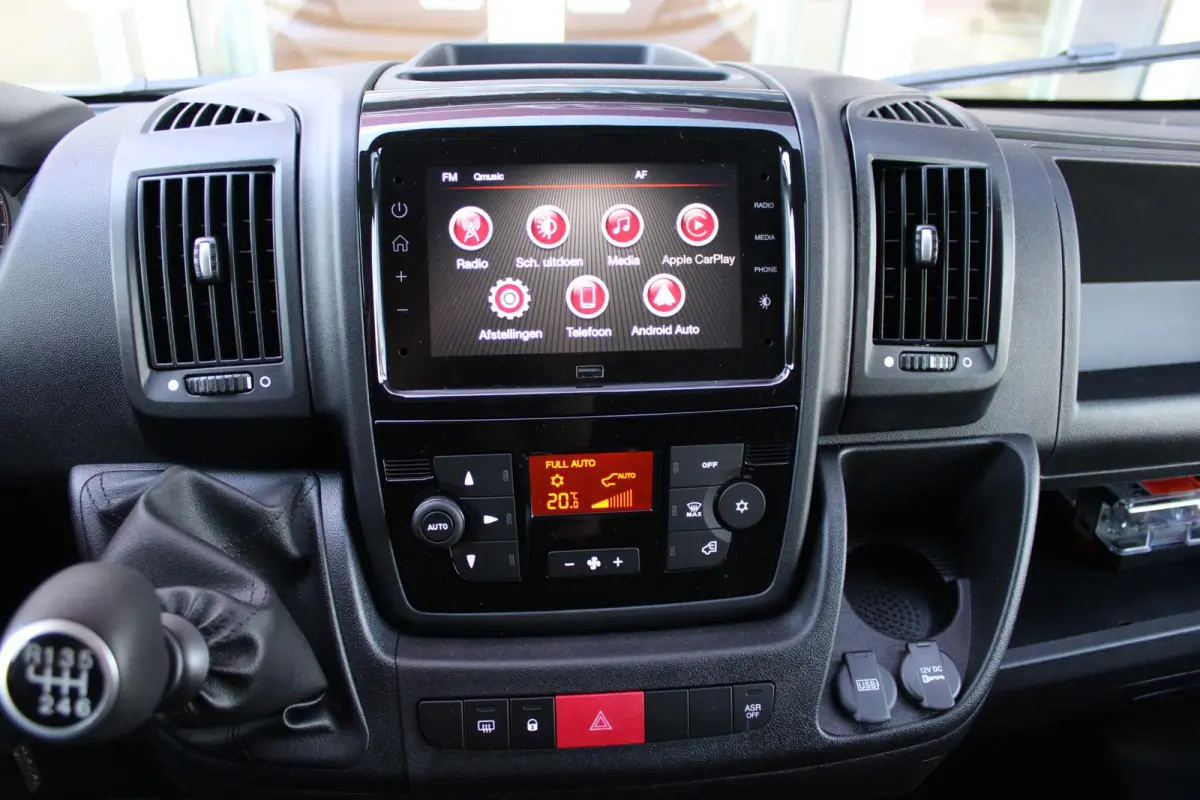 2.2 BlueHDi 120PK L2H2 3.0t 3-ZITS | APPLE CARPLAY/ANDROID AUTO | PARK SENSOREN | CRUISE | AIRCO | TREKHAAK | ALL SEASON BANDEN |