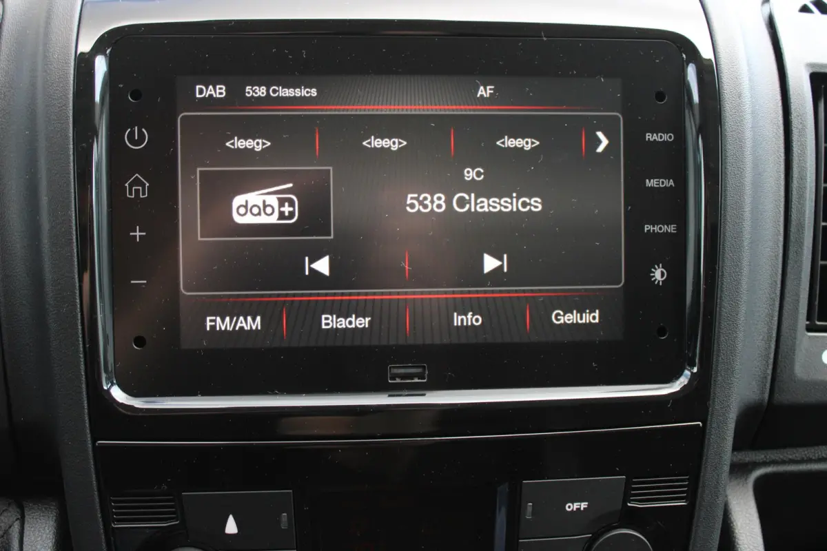 2.2 BlueHDi 120PK L2H2 3.0t 3-ZITS | APPLE CARPLAY/ANDROID AUTO | PARK SENSOREN | CRUISE | AIRCO | TREKHAAK | ALL SEASON BANDEN |