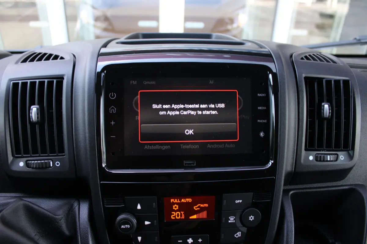 2.2 BlueHDi 120PK L2H2 3.0t 3-ZITS | APPLE CARPLAY/ANDROID AUTO | PARK SENSOREN | CRUISE | AIRCO | TREKHAAK | ALL SEASON BANDEN |