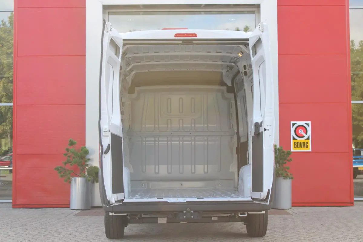 2.2 BlueHDi 120PK L2H2 3.0t 3-ZITS | APPLE CARPLAY/ANDROID AUTO | PARK SENSOREN | CRUISE | AIRCO | TREKHAAK | ALL SEASON BANDEN |