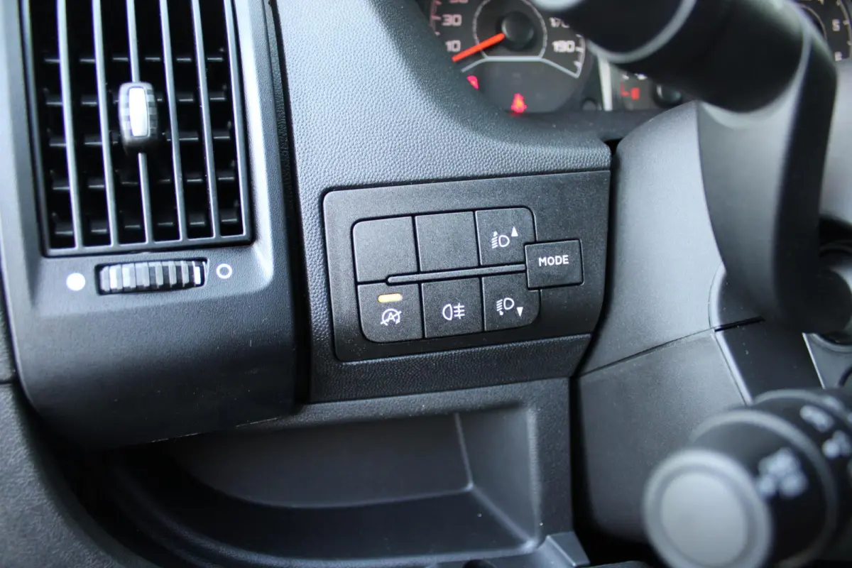 2.2 BlueHDi 120PK L2H2 3.0t 3-ZITS | APPLE CARPLAY/ANDROID AUTO | PARK SENSOREN | CRUISE | AIRCO | TREKHAAK | ALL SEASON BANDEN |