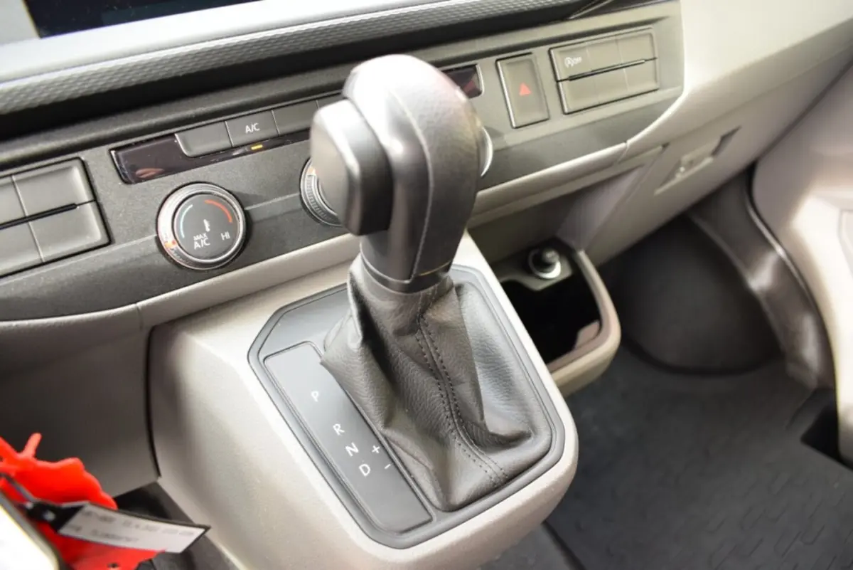 T6.1 2.0 TDI 150 PK L2H1 DC DUBBEL CABINE | AUTOMAAT | ZEER NETTE STAAT