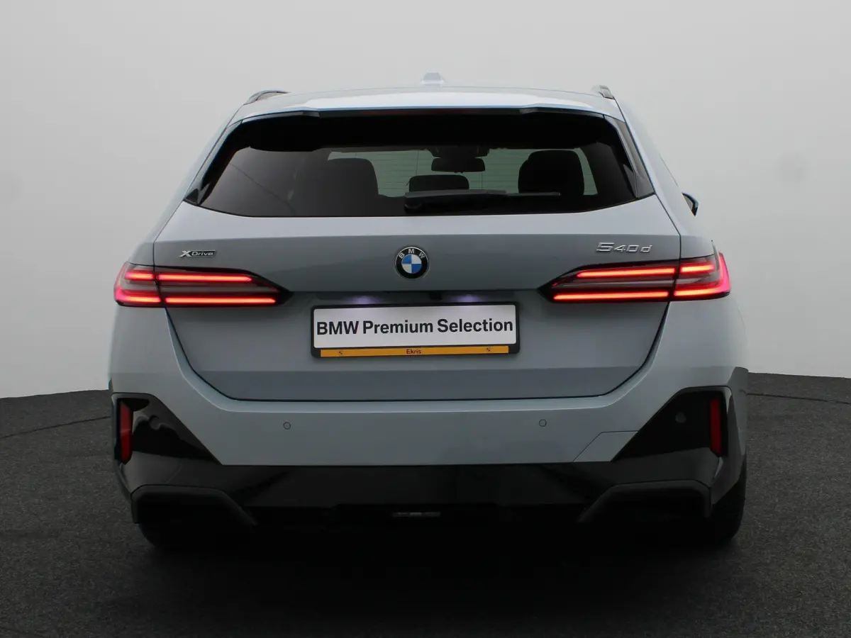 540d xDrive M Sportpakket Pro | Innovation Pack | Driving Assist Prof | Harman-Kardon | Panoramadak | 20"