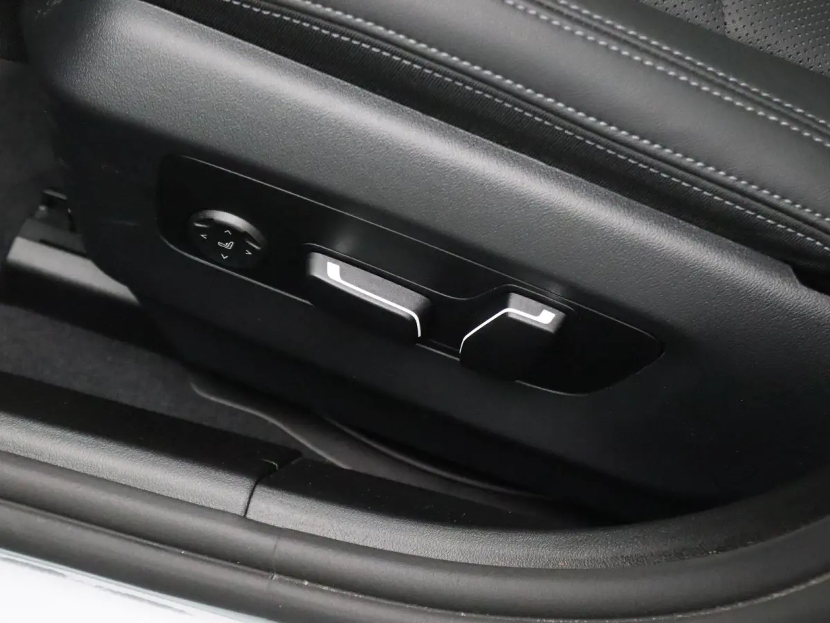 540d xDrive M Sportpakket Pro | Innovation Pack | Driving Assist Prof | Harman-Kardon | Panoramadak | 20"
