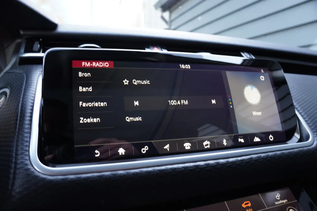 3.0 V6 SC AWD R-Dynamic - PANODAK - LEDER - LUCHTVERING - CARPLAY -