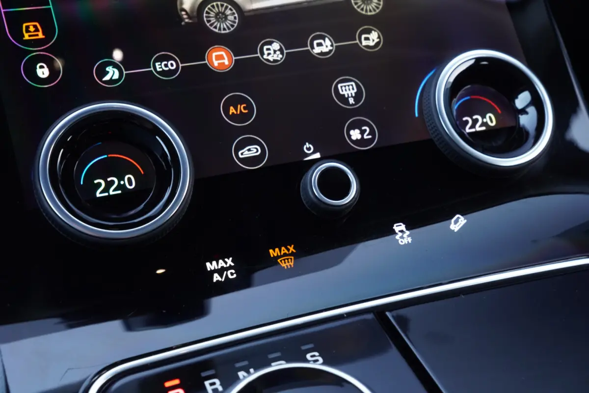 3.0 V6 SC AWD R-Dynamic - PANODAK - LEDER - LUCHTVERING - CARPLAY -