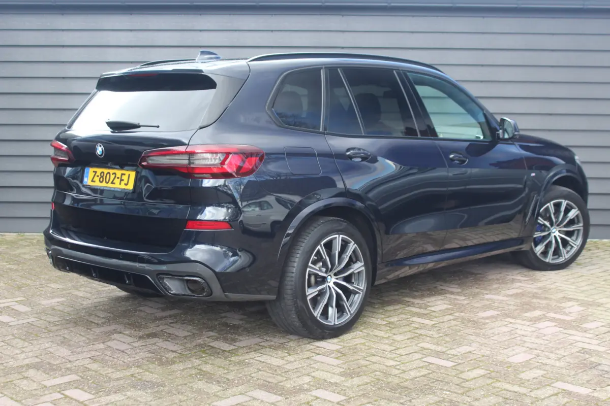 xDrive45e - M SPORT - LUCHTVERING - PANODAK - HEAD UP - SOFTCLOSE - LASER - H&K -