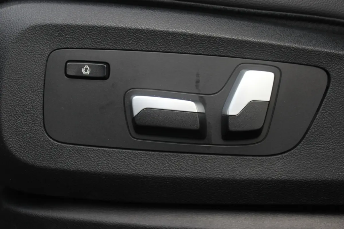 xDrive45e - M SPORT - LUCHTVERING - PANODAK - HEAD UP - SOFTCLOSE - LASER - H&K -