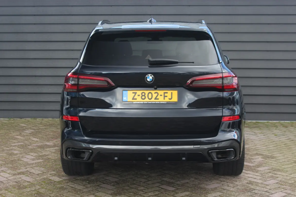 xDrive45e - M SPORT - LUCHTVERING - PANODAK - HEAD UP - SOFTCLOSE - LASER - H&K -