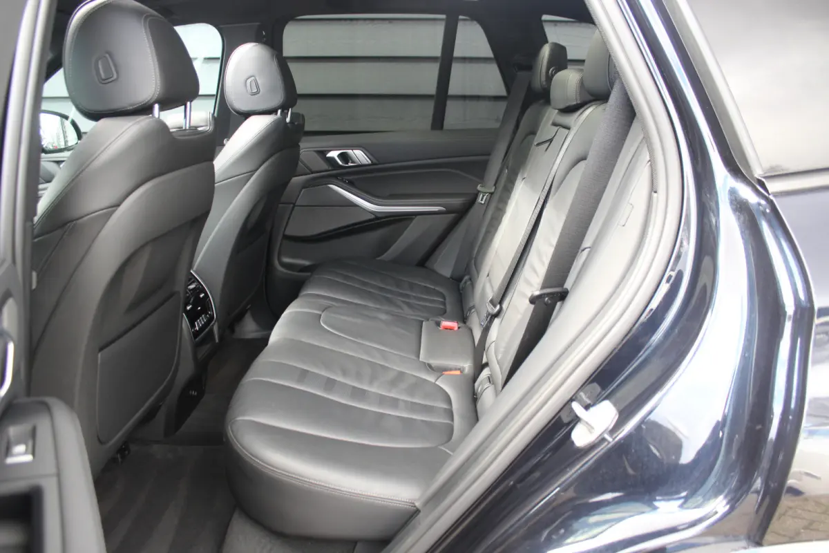 xDrive45e - M SPORT - LUCHTVERING - PANODAK - HEAD UP - SOFTCLOSE - LASER - H&K -