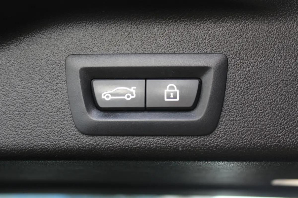 xDrive45e - M SPORT - LUCHTVERING - PANODAK - HEAD UP - SOFTCLOSE - LASER - H&K -