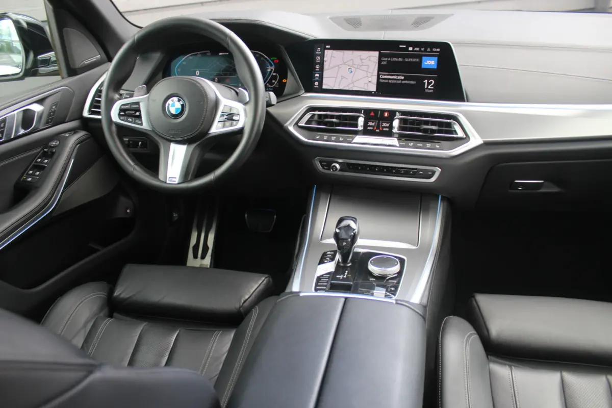 xDrive45e - M SPORT - LUCHTVERING - PANODAK - HEAD UP - SOFTCLOSE - LASER - H&K -
