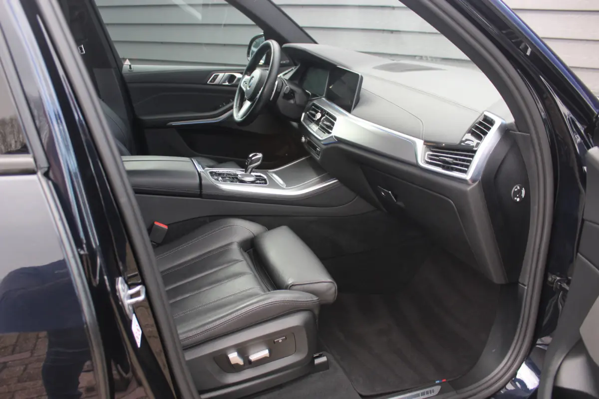 xDrive45e - M SPORT - LUCHTVERING - PANODAK - HEAD UP - SOFTCLOSE - LASER - H&K -
